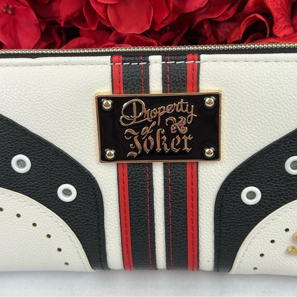 Harley Quinn Suicide Squad Property of the Joker White Clutch Purse - Picture 3 of 16